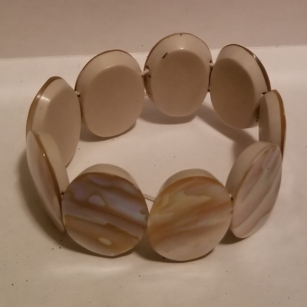 Shell like bracelet